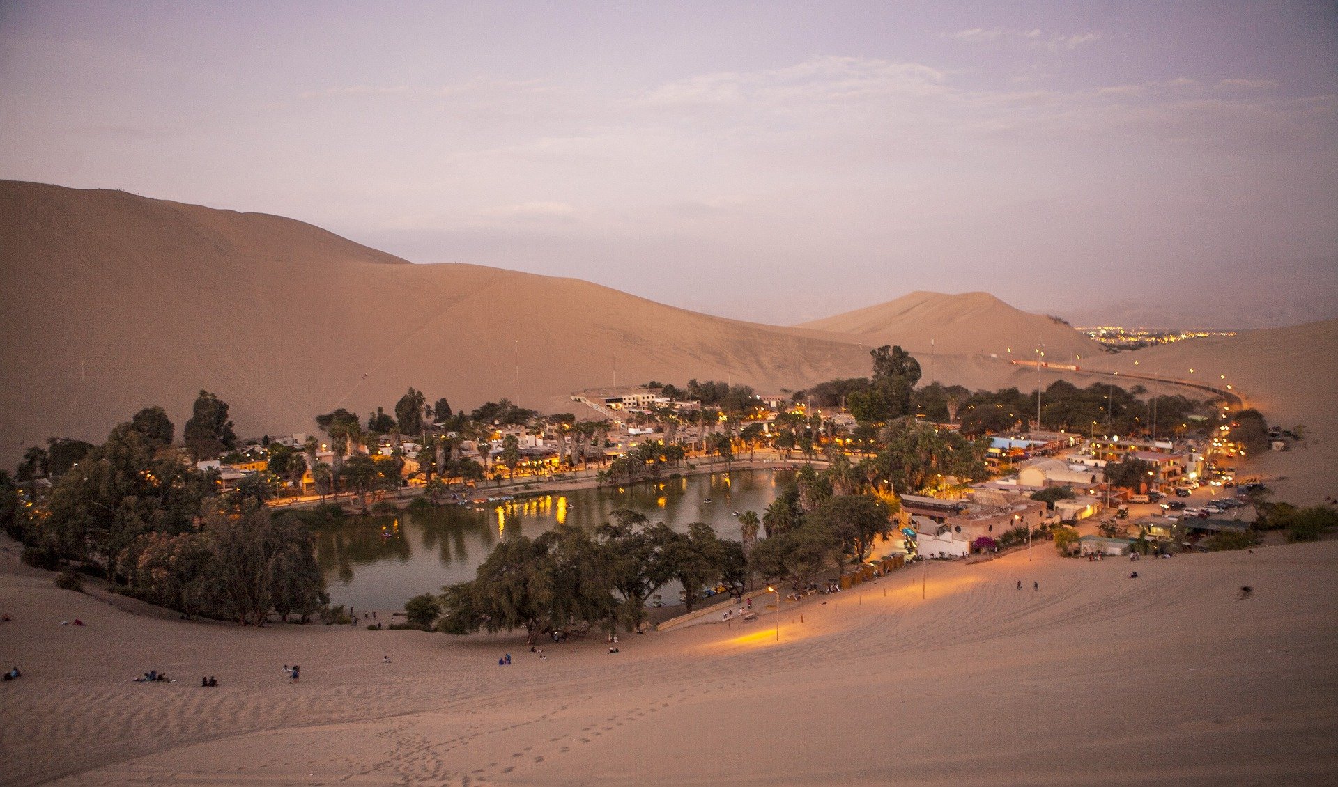 Desert-Oasis-Huacachina-pixabay